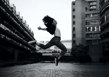 Crônica • Palmas pra maluco dançar