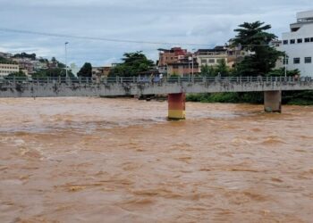 Rio Itapemirim já subiu 2,25 metros até a tarde desta sexta-feira (5)