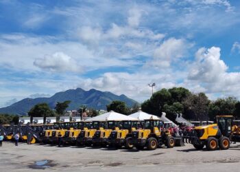 Governo do Estado entrega máquinas e equipamentos agrícolas para 38 municípios