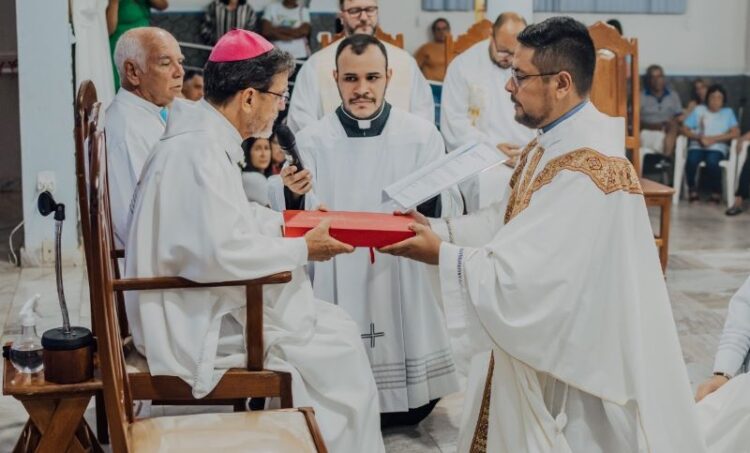 [Alegre] Padre Rogério Guimarães é apresentado na Paróquia Nossa Senhora de Lourdes, em Celina