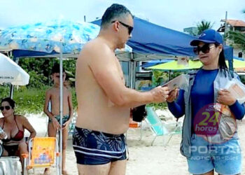 [Itapemirim] Agentes de endemias realizam ação de combate à dengue na orla