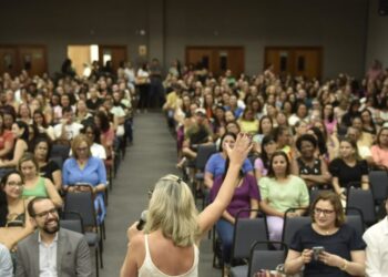 [Cachoeiro] Servidores da Educação participam de formação para iniciar o ano letivo