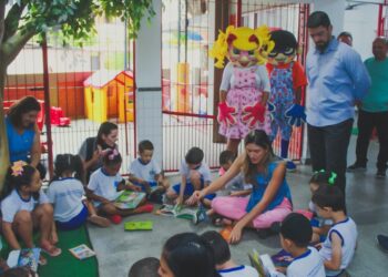 Aulas nas escolas municipais de Cachoeiro tiveram início nesta segunda (5)