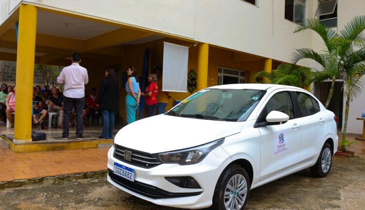 [Cachoeiro] Prefeitura realiza entrega de veículo para Cáritas Diocesana