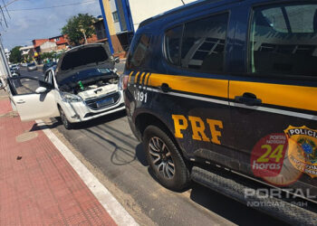 [Marataízes] Carro roubado há quase um ano no RJ é recuperado pela PRF