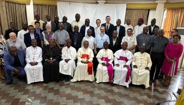 Bispo de Cachoeiro se reúne com representantes de países com conflitos por recursos naturais