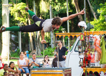 [Nas ruas] Cia Nopok leva um espetáculo incrível e gratuito em Anchieta (ES)