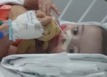 Emilly conseguiu o transplante de coração, mas a mãe ainda precisa de ajuda