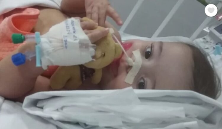 Emilly conseguiu o transplante de coração, mas a mãe ainda precisa de ajuda