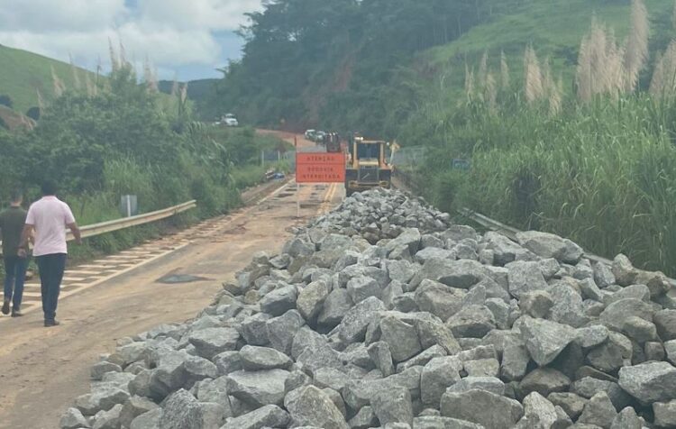 DER-ES mantém força-tarefa com frentes de trabalho em locais afetados pela chuva