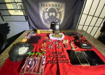 Suspeito de tráfico de drogas e mulher foragida da Justiça são presos em Marataízes