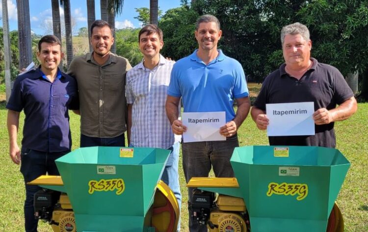 [Itapemirim] Ensacadoras de silagem vão ajudar a melhorar a produtividade rural