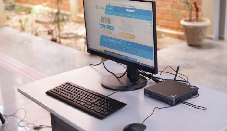 Prefeitura de Cachoeiro entrega computadores novos à Secretaria de Saúde