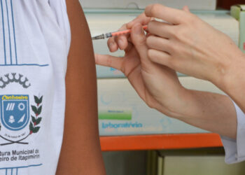 Secretaria de Saúde realiza campanha de multivacinação em escolas de Cachoeiro