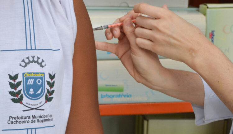 Secretaria de Saúde realiza campanha de multivacinação em escolas de Cachoeiro