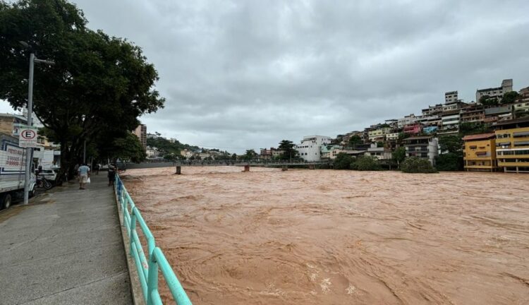 Defesa Civil de Cachoeiro monitora volume do rio Itapemirim