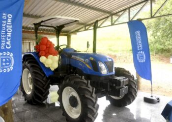 [Cachoeiro] Prefeito Victor inaugura Centro Comunitário e entrega trator em Pacotuba