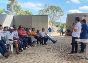 Produtores recebem mudas de aroeira em Itapemirim