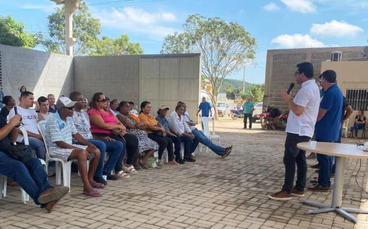 Produtores recebem mudas de aroeira em Itapemirim