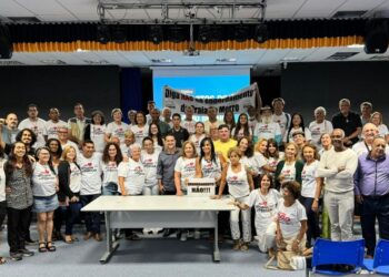 [Guarapari] População se manifesta contra engordamento da Praia do Morro