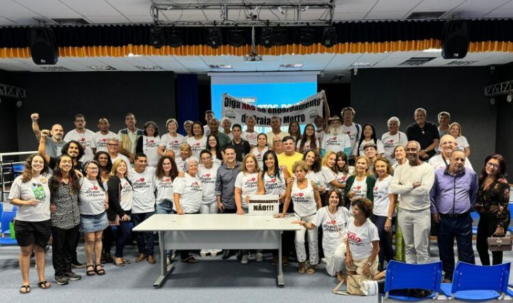 [Guarapari] População se manifesta contra engordamento da Praia do Morro