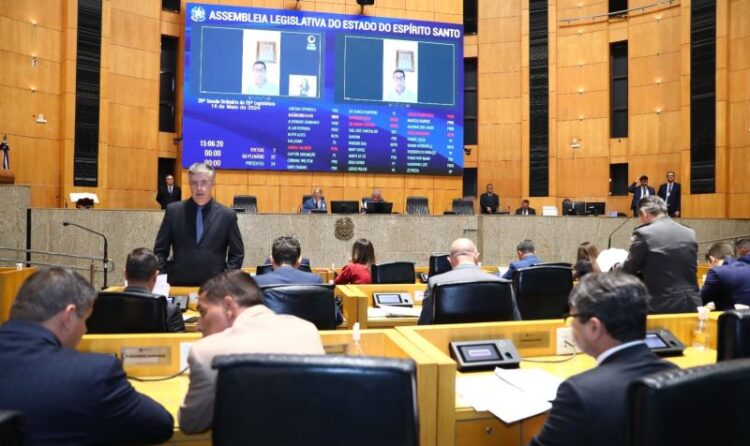 Assembleia aprova lei que dobra datas de promoção para policiais e bombeiros militares