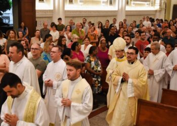 [Cachoeiro] Catedral de São Pedro celebra 15 anos de vida sacerdotal do padre Bruno Sá Rangel