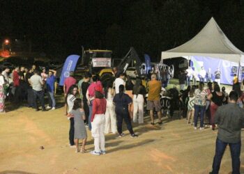 [Cachoeiro] Distrito de Gruta recebe retroescavadeira