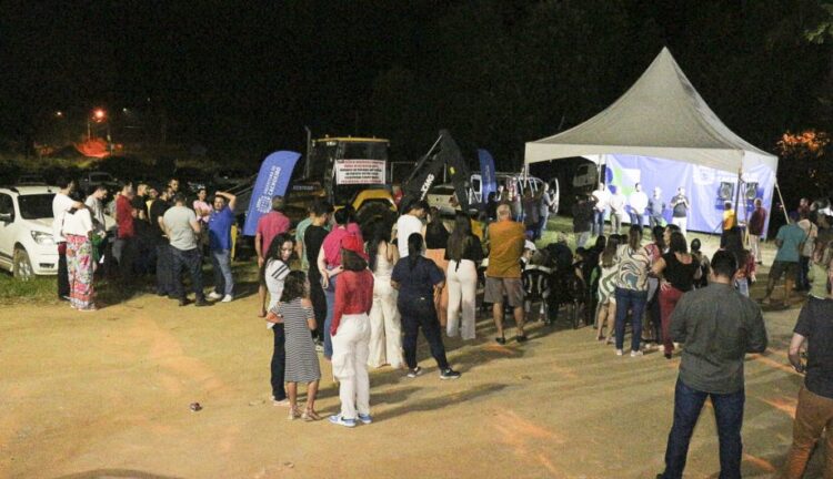 [Cachoeiro] Distrito de Gruta recebe retroescavadeira