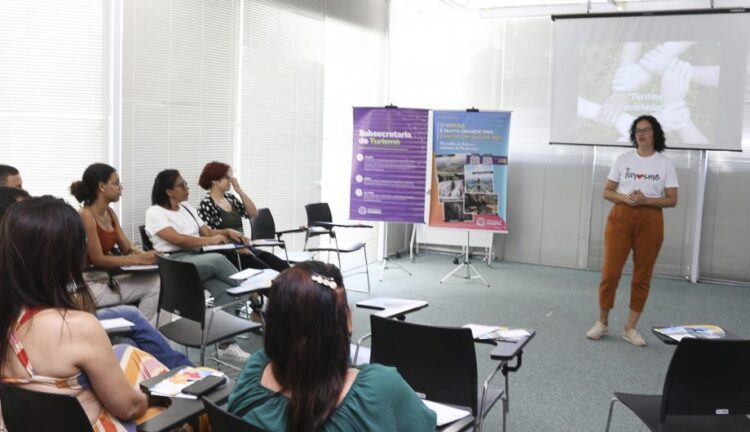 [Cachoeiro] Servidores municipais participam de treinamento sobre turismo