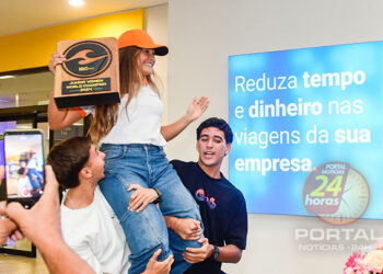 [Bodyboarding] Bicampeã mundial é recebida com festa no aeroporto de Vitória (ES)