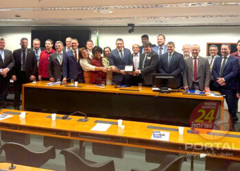 Amunes reúne prefeitos do ES e Bancada Federal para discussão de pautas prioritárias da XXV Marcha dos Municípios a Brasília