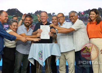 Casagrande anuncia revitalização da orla de Praia Grande e novas obras em Fundão (ES)