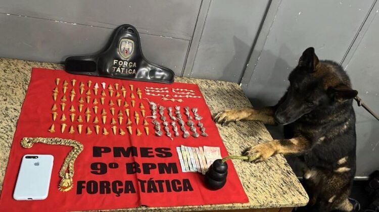 [Cachoeiro] Com ajuda de Messi, policiais encontram drogas no Gilson Carone