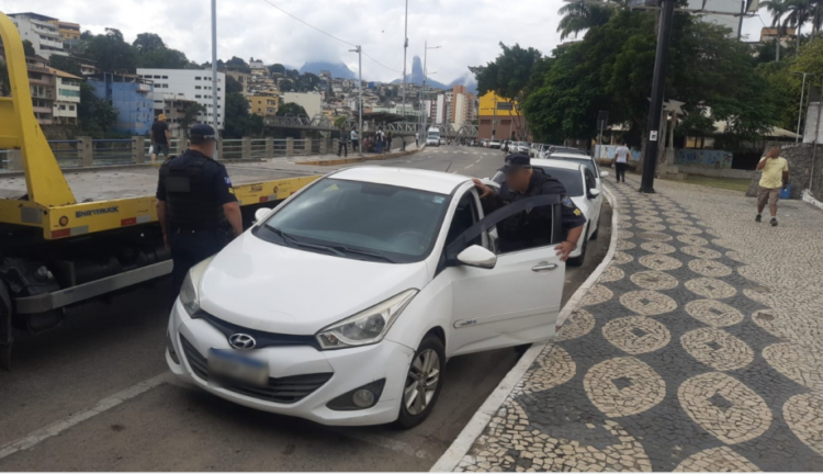 [Cachoeiro] Veículo clonado é apreendido pela Guarda Municipal na Beira Rio