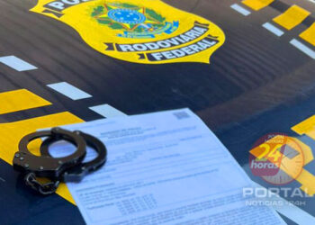 PRF prende foragido da justiça em ônibus de viagem em Itapemirim (ES)