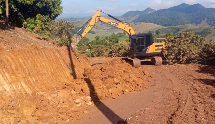 [Cachoeiro] Após drenagem, estrada de Alto São Vicente será pavimentada com blocos de concreto