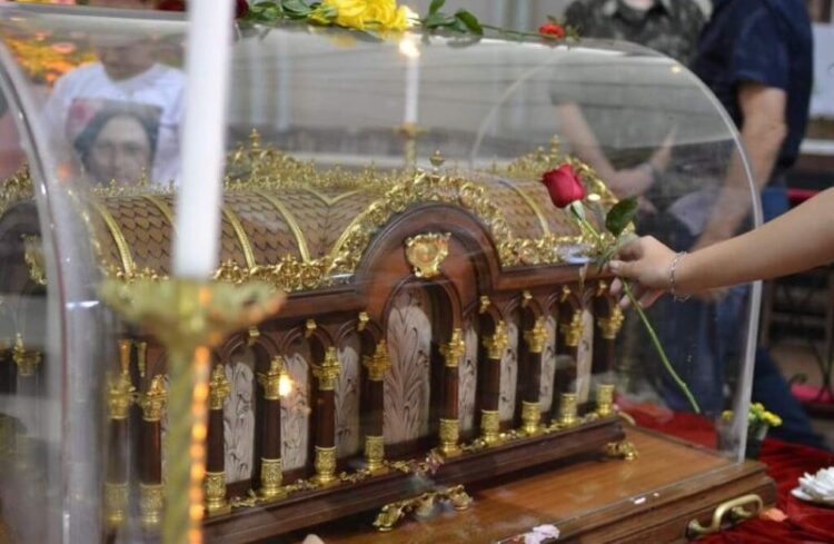 Relíquias de Santa Teresinha chegam a Cachoeiro neste sábado