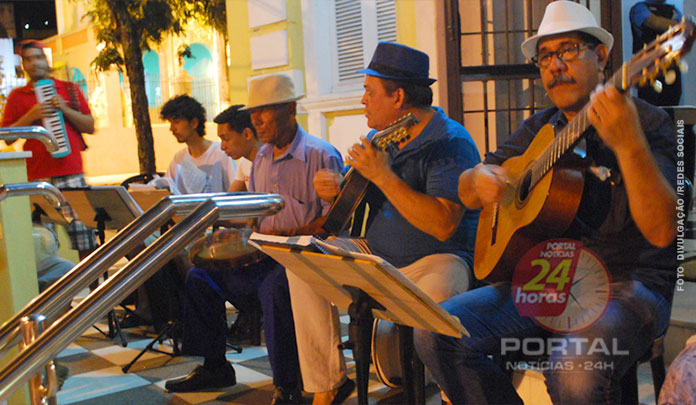 Projeto da Fames recebe medalhões’ do samba capixaba
