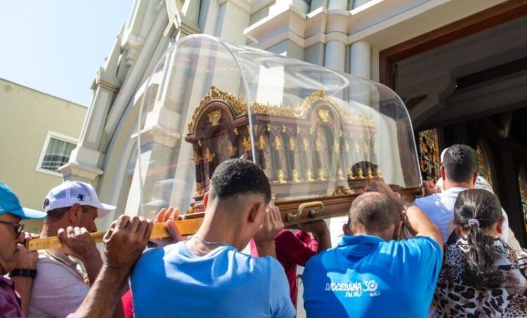 Diocese de Cachoeiro recebe recebe relíquias de Santa Terezinha
