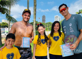 Rumo às Olimpíadas de Paris, dupla de vôlei de praia, André Stein e George Wanderley, recebe o carinho das crianças da LBV