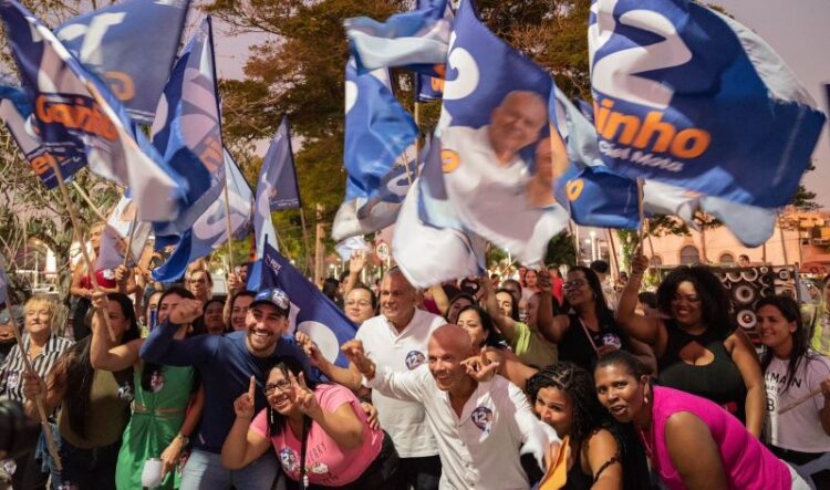 [Eleições 2024] Geninho (PDT) inicia campanha com adesivaço em Itapemirim