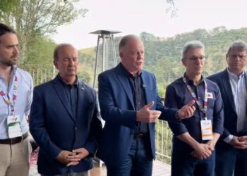 [Vídeo] Acidente áereo faz com que governadores de São Paulo e Paraná presentes no Cosud Pedra Azul retornem aos seus estados