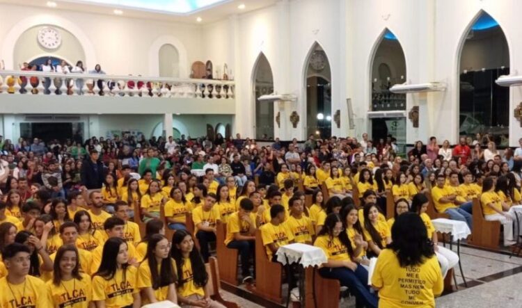 [Iúna] Mais de 120 adolescentes participam de treinamento de cristãos leigos católicos