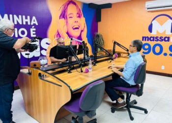 [Eleições 2024] Casteglione defende retorno do “Mais Médicos” em sabatina da Massa FM, em Cachoeiro