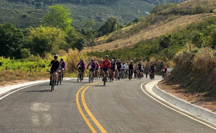 [Castelo] Estado entrega pavimentação de trecho da ES-475 que liga o município a Vargem Alta