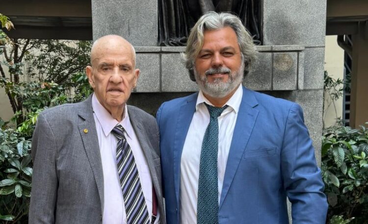 [Em alta] Escritor cachoeirense Romulo Felippe participa do “chá dos imortais” na Academia Brasileira de Letras