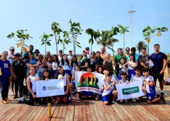 [Marataízes] ONG realiza o plantio de 100 castanheiras na Praia Central do município