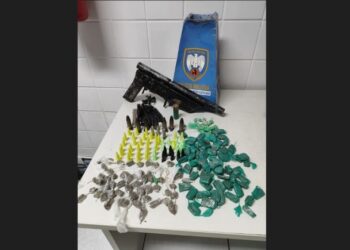 [Serra] Força Tática do 6º BPM detém suspeito e apreende drogas e armas de fogo