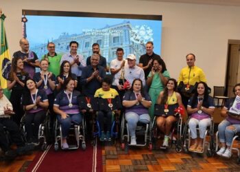Paratletas que representaram o Espírito Santo em Paris são recepcionados no Palácio Anchieta